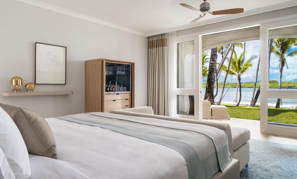 OO LeSaintGeran Accommodation Lagoon Room King Interior Small - Ganders Travel