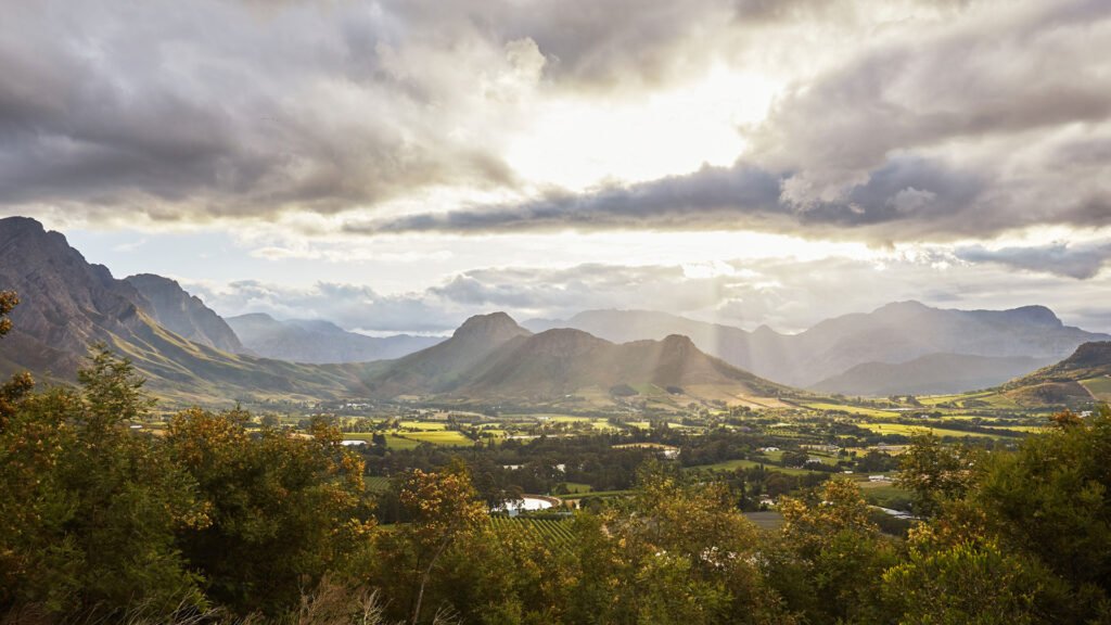 LA CLE DES MONTAGNES Franschhoek Valley under the clouds - Ganders Travel