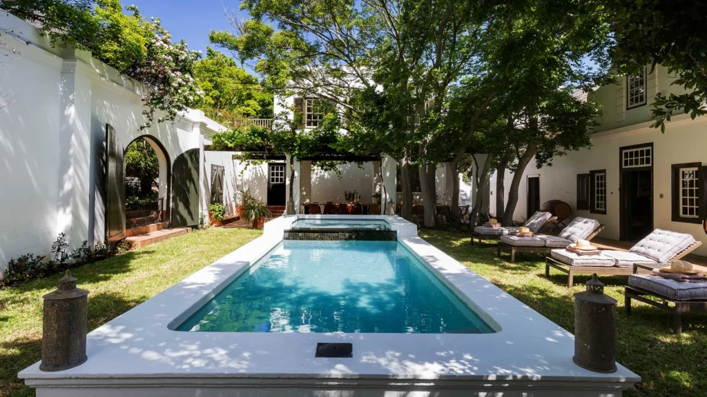 Akademie St pool - Ganders Travel